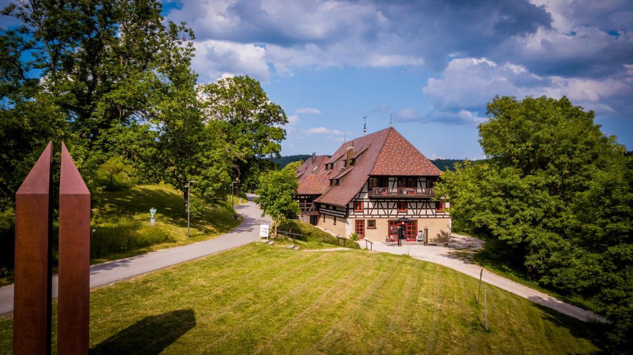 Hotel Hofgut Hohenkarpfen Hausen ob Verena Exterior photo